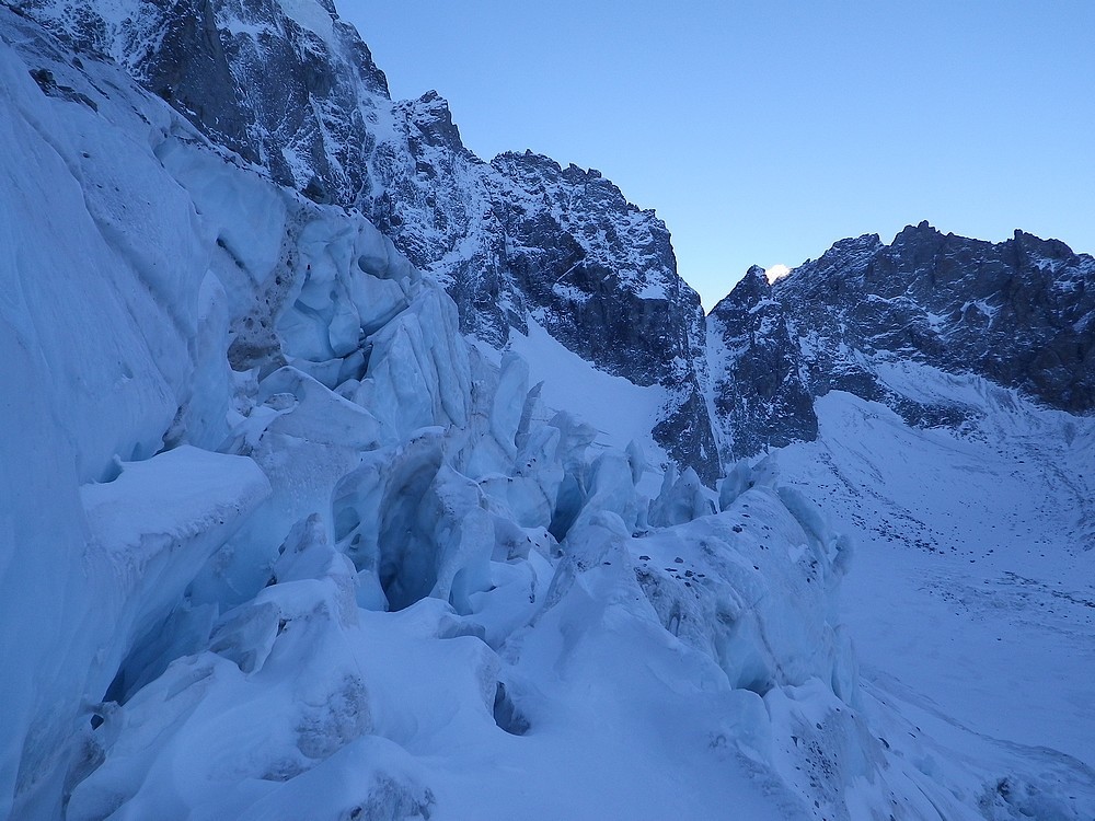 Séracs sous le couloir N du Col du Glacier Noir