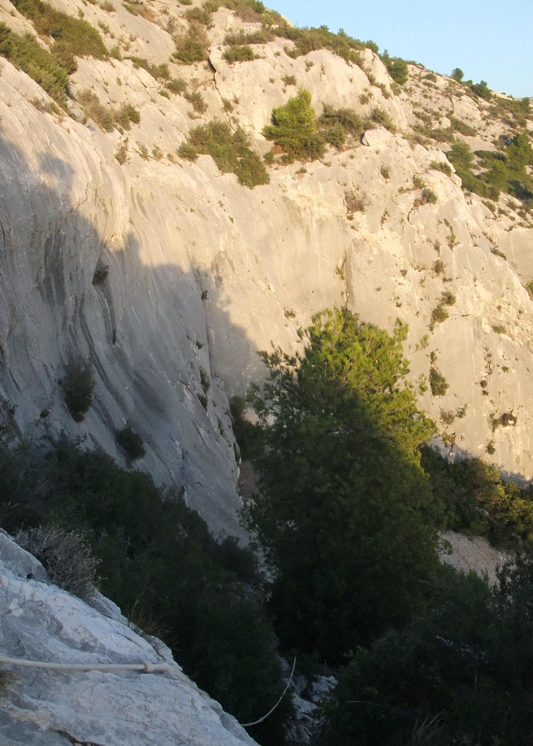 Royaume de Degun: le site vue depuis les cordes fixes en fin d'après midi