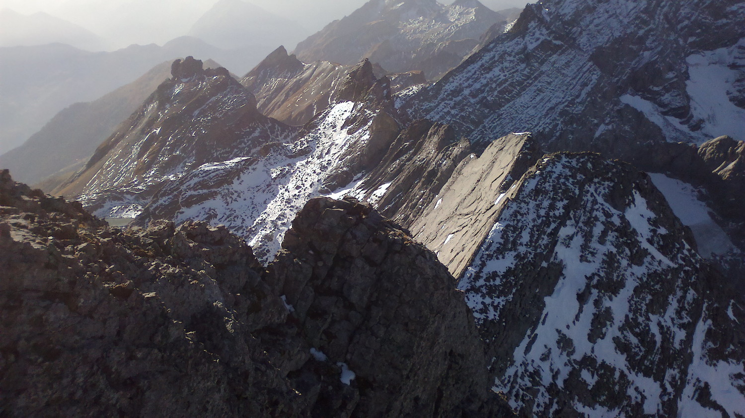 L'arête vierge vue du sommet de la tête à Pierre Grept.