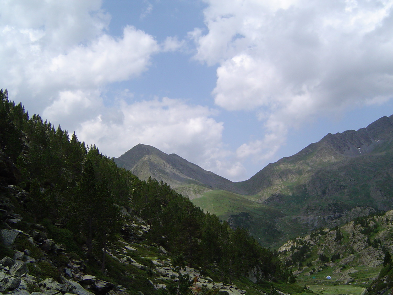 Des cumulus se font de plus en plus nombreux