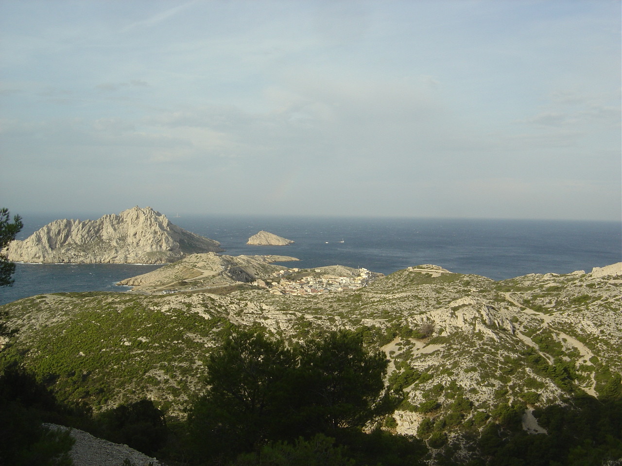 En montant au Rocher des Goudes, vue sur les Goudes
