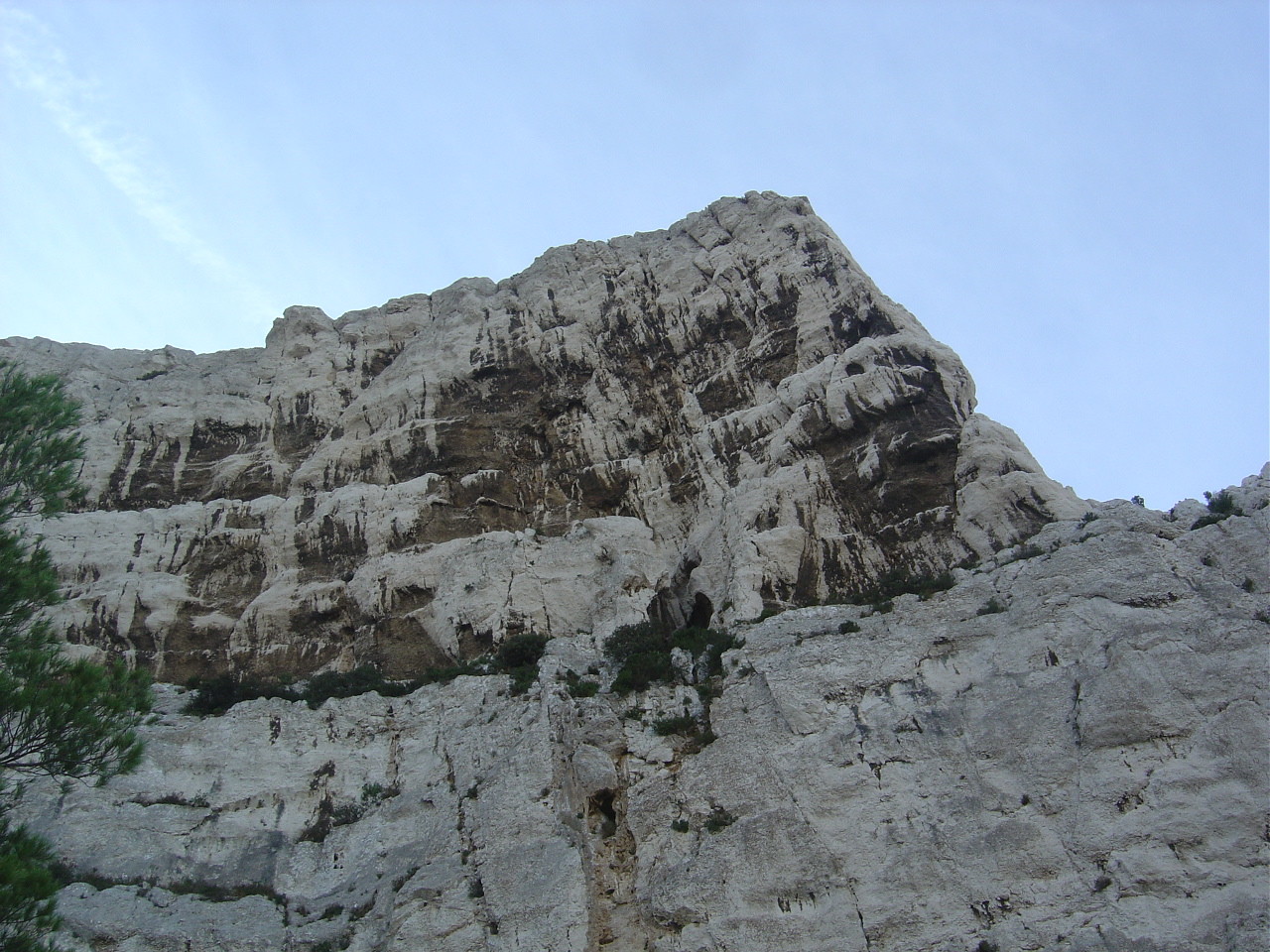 Au pied de la face N du Rocher des Goudes