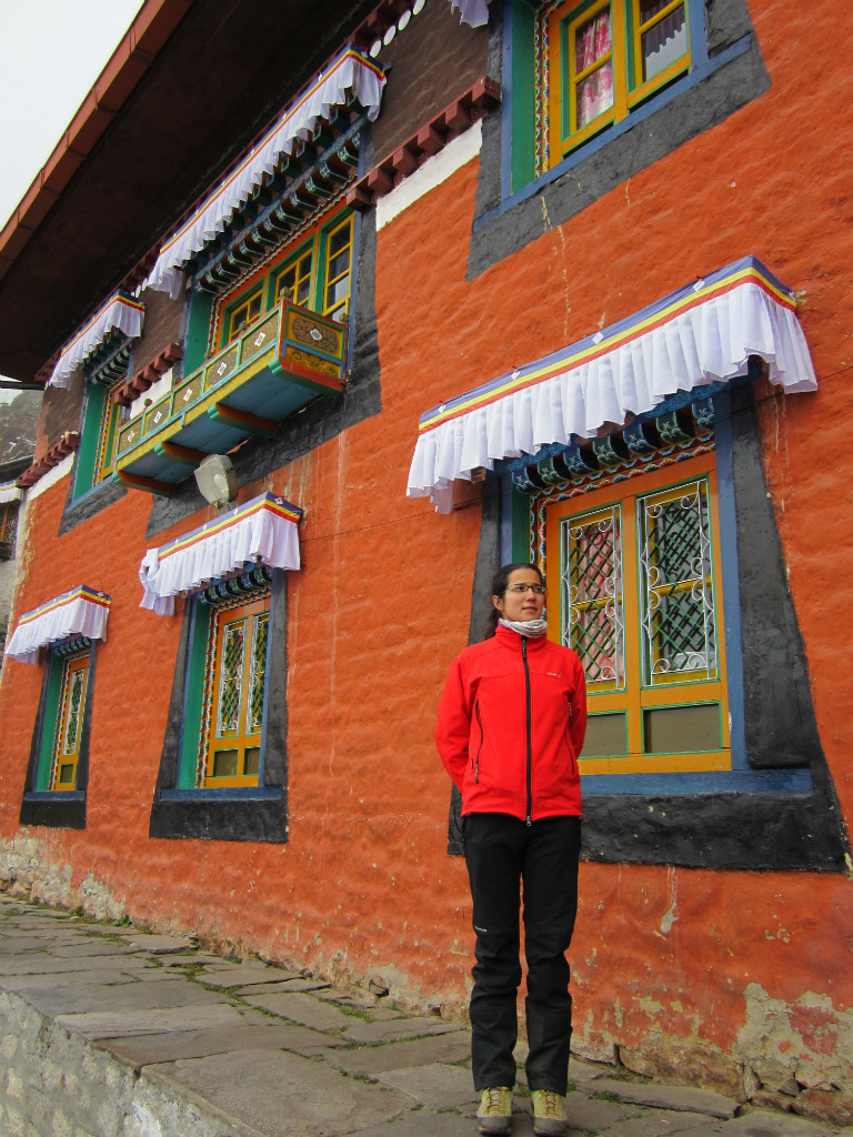 Lavinia devant le monastère de Thame