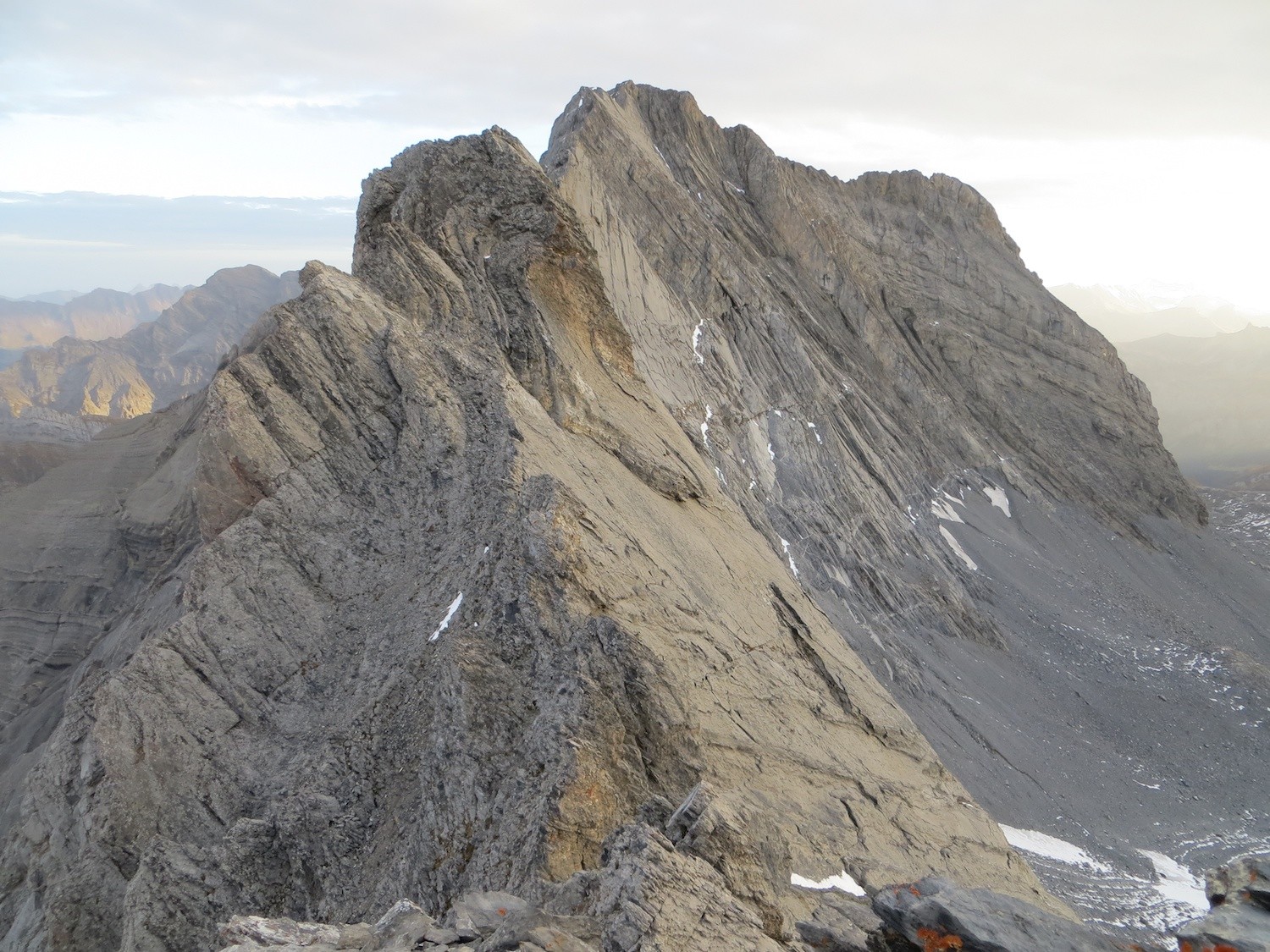 L'arête Vierge depuis le début de la traversée