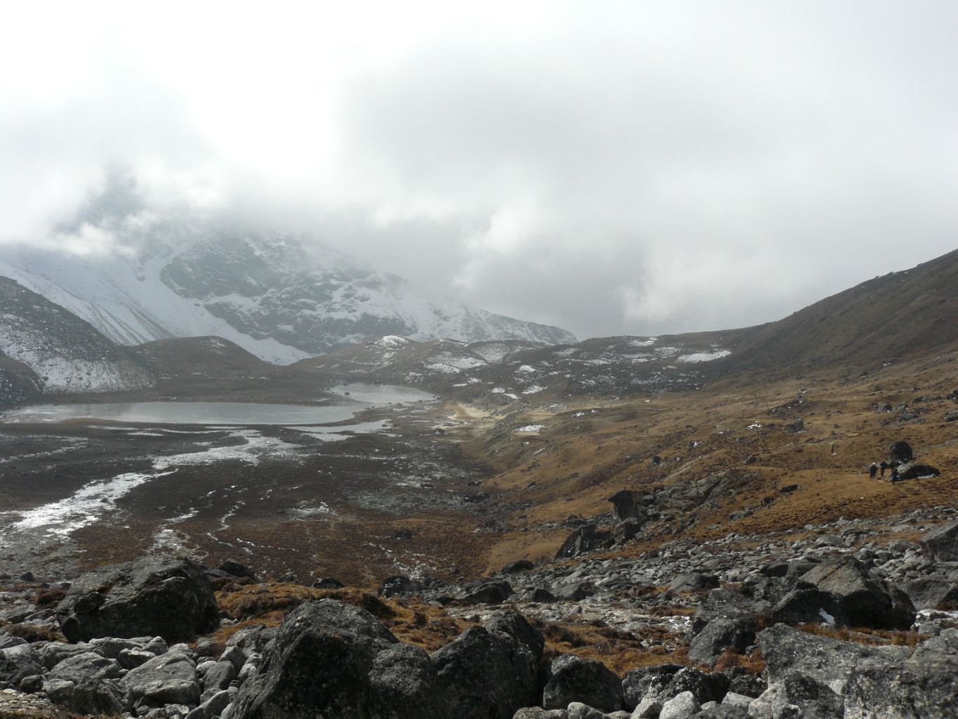 Le Relama Tsho avant la montée final au Renjo Pass