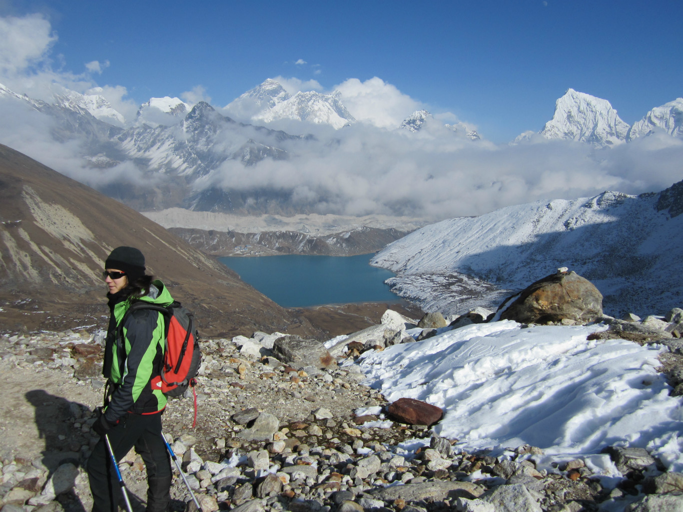 Lavinia dans la descente vers Gokyo