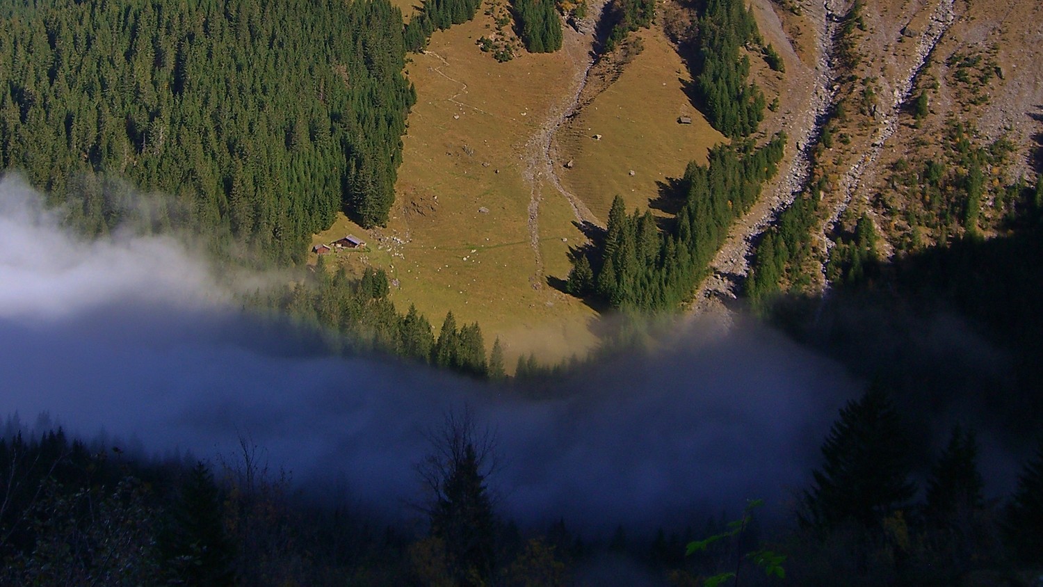 Tour des dents Blanches-mer de brouillard et cabane de plage