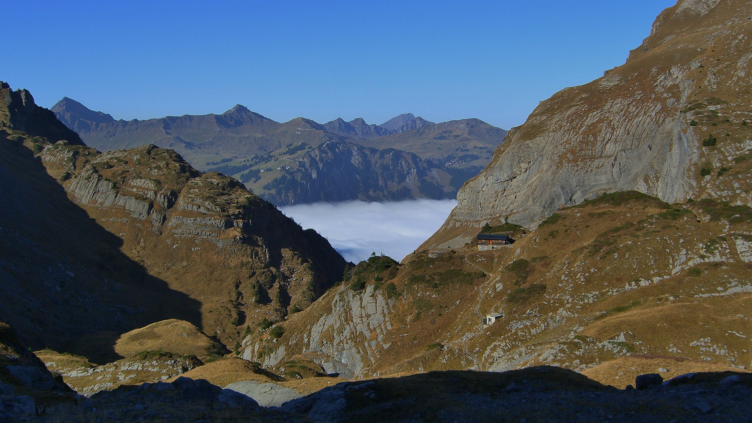 Tour des dents Blanches-a la sortie du pas d'Encel on retrouve le soleil