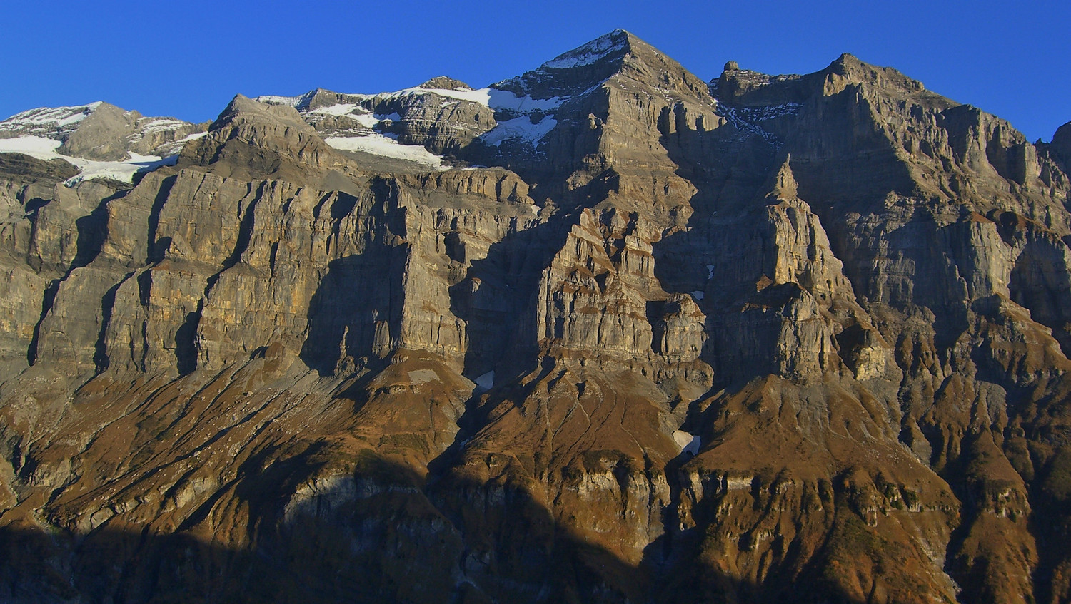 Tour des dents Blanches-Tenneverge: c'est lui, le grand massif!