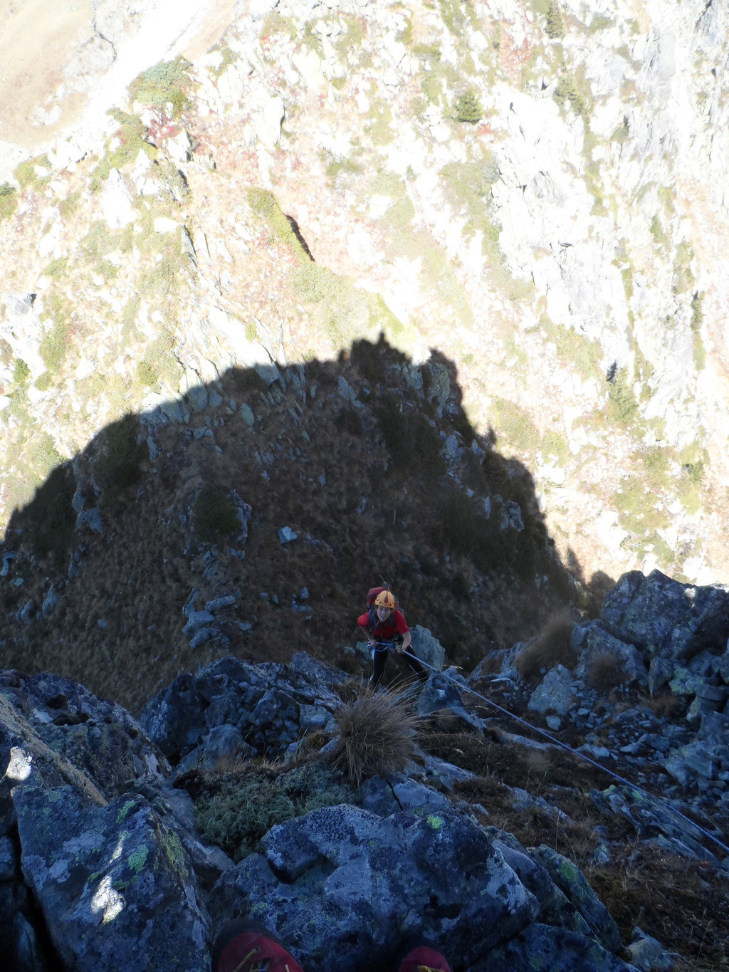 Marie dans un rappel vers le Pic Central