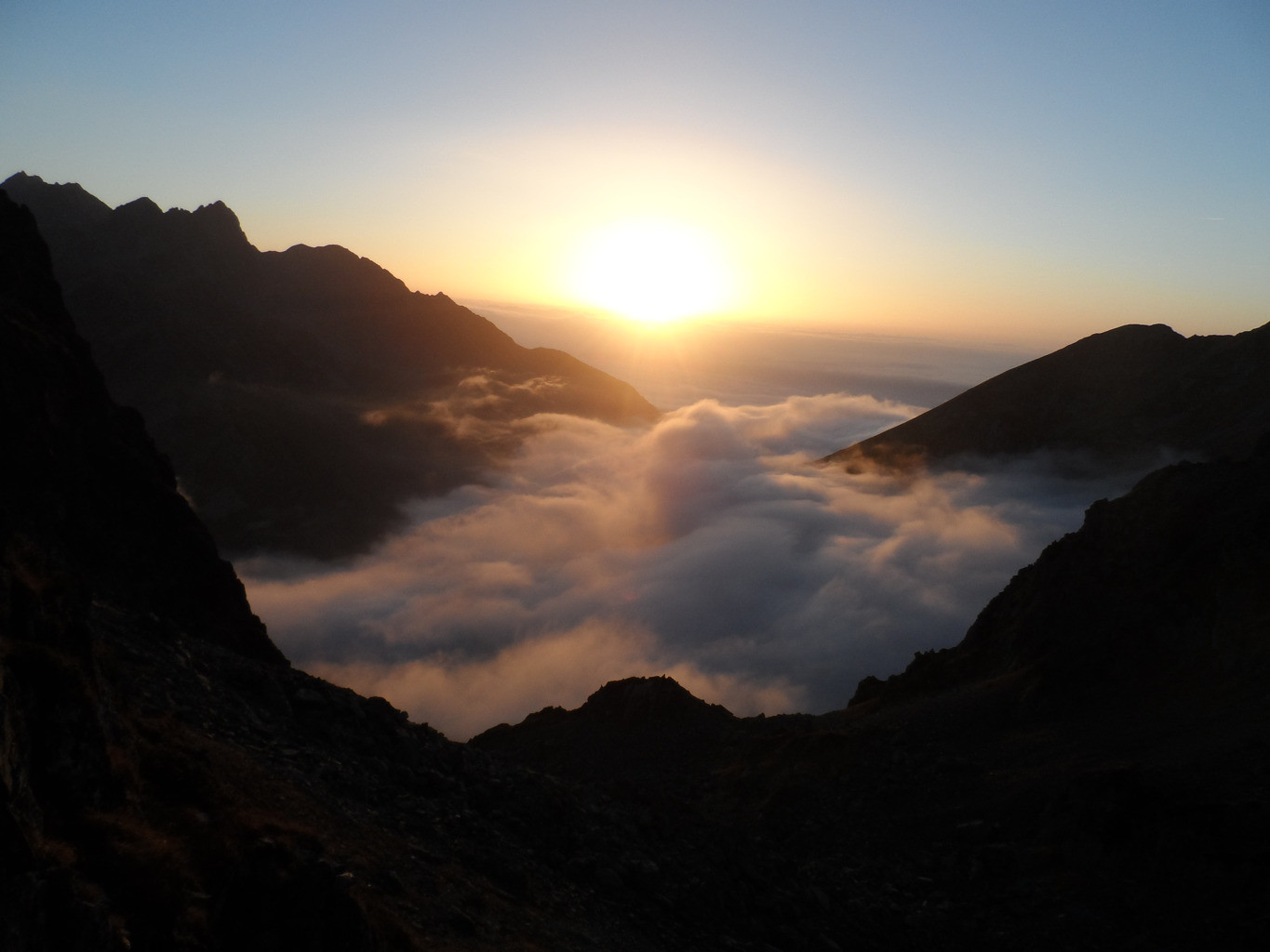 Coucher de soleil vu depuis le col du Vénétier