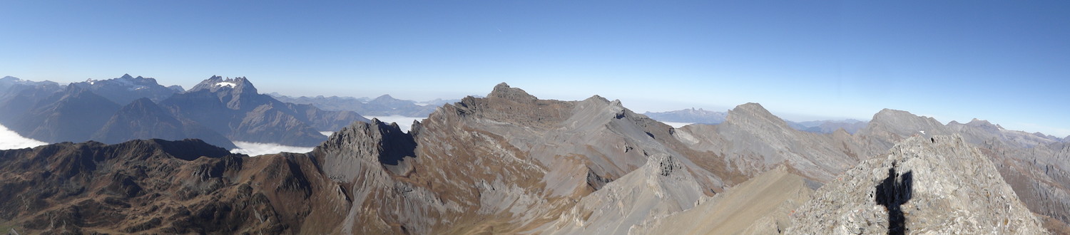 vue du sommet sur les Dents du Midi et la Dent de Morcles