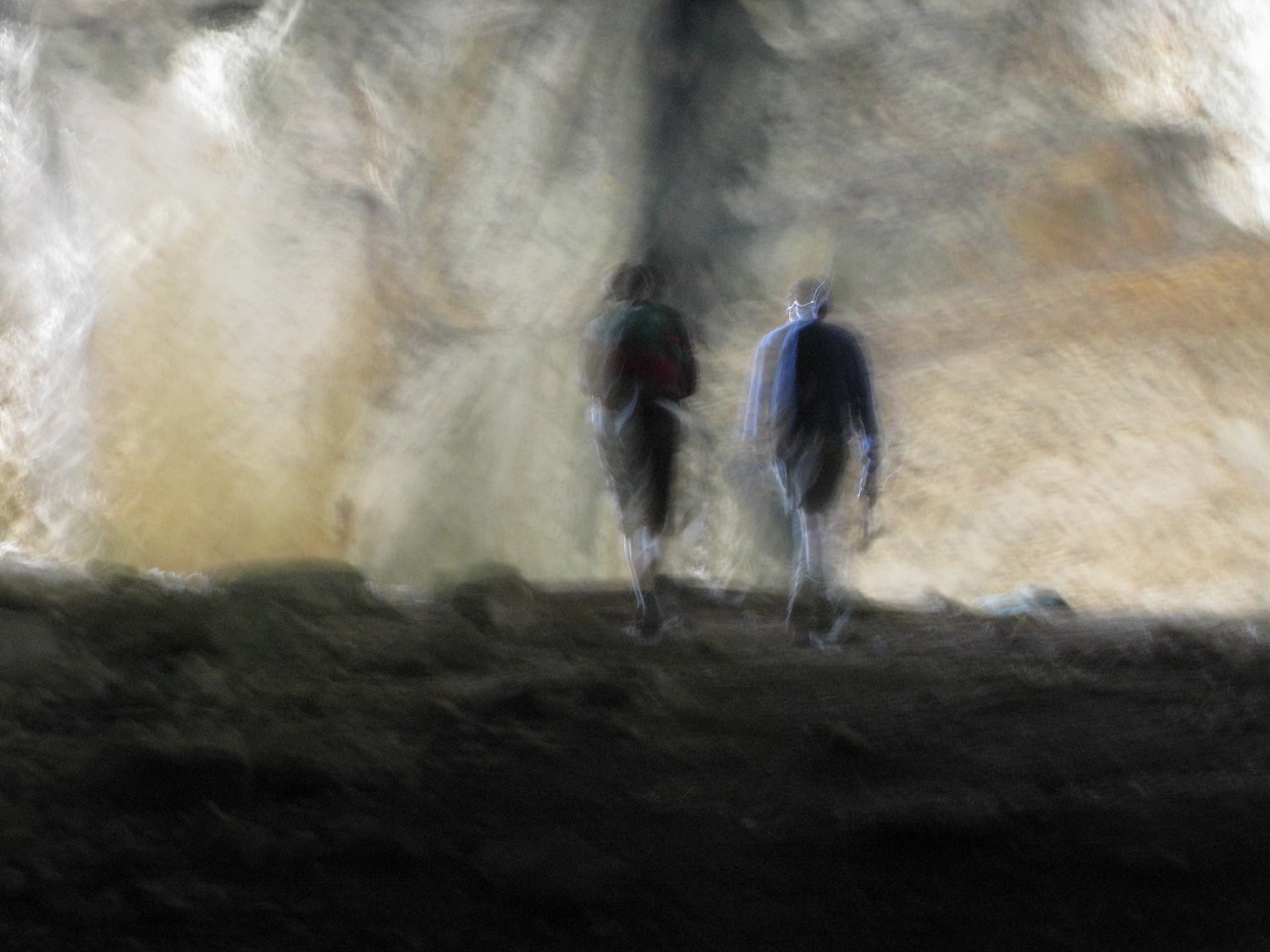 Ombres dans la Grotte à Colon