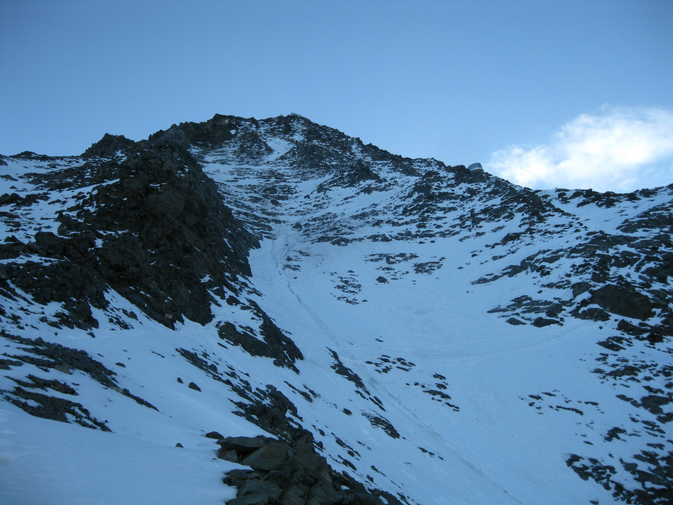 au pied du grand couloir ! seul !