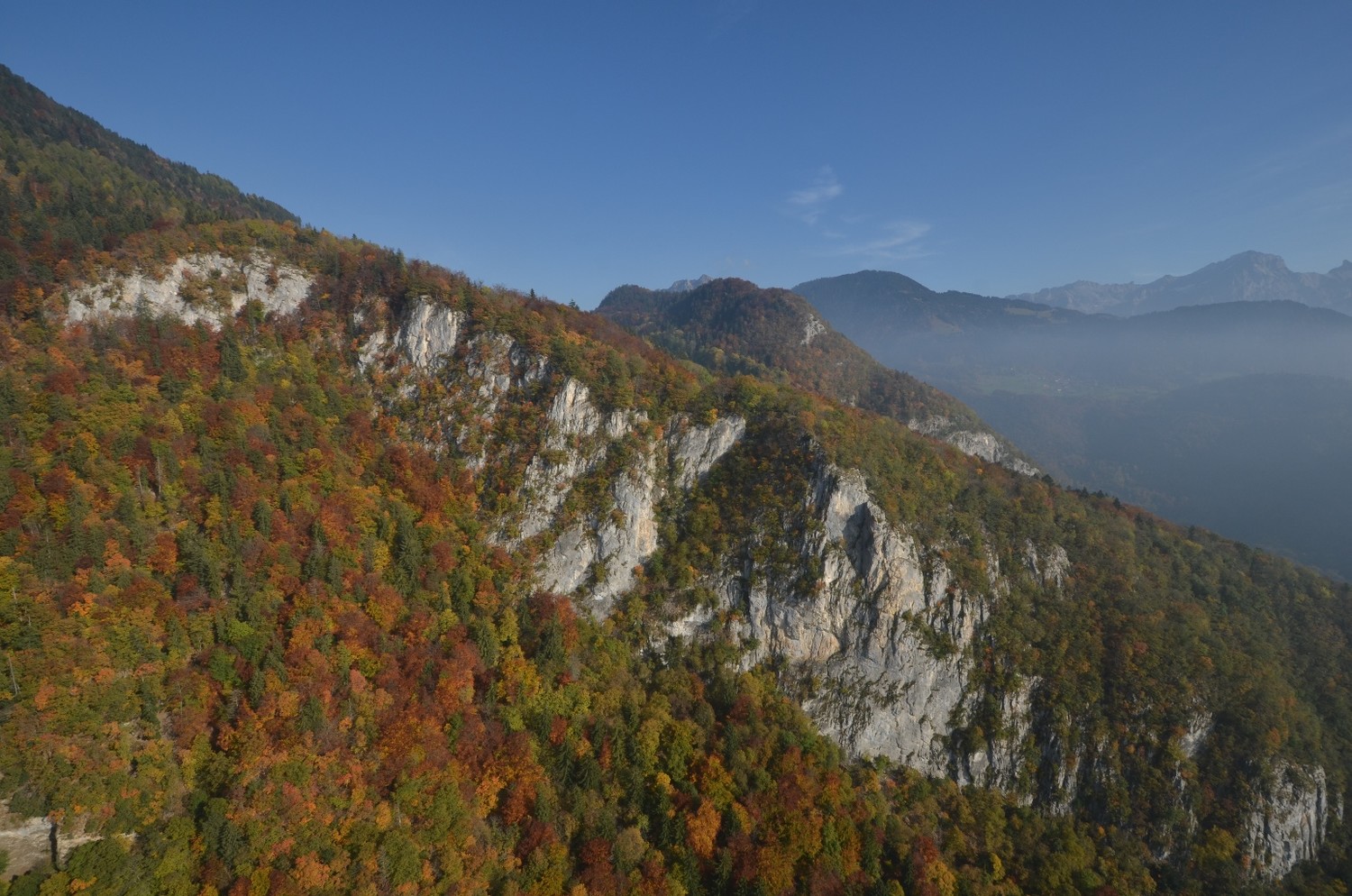 Vue d'ensemble des falaises de Veyges