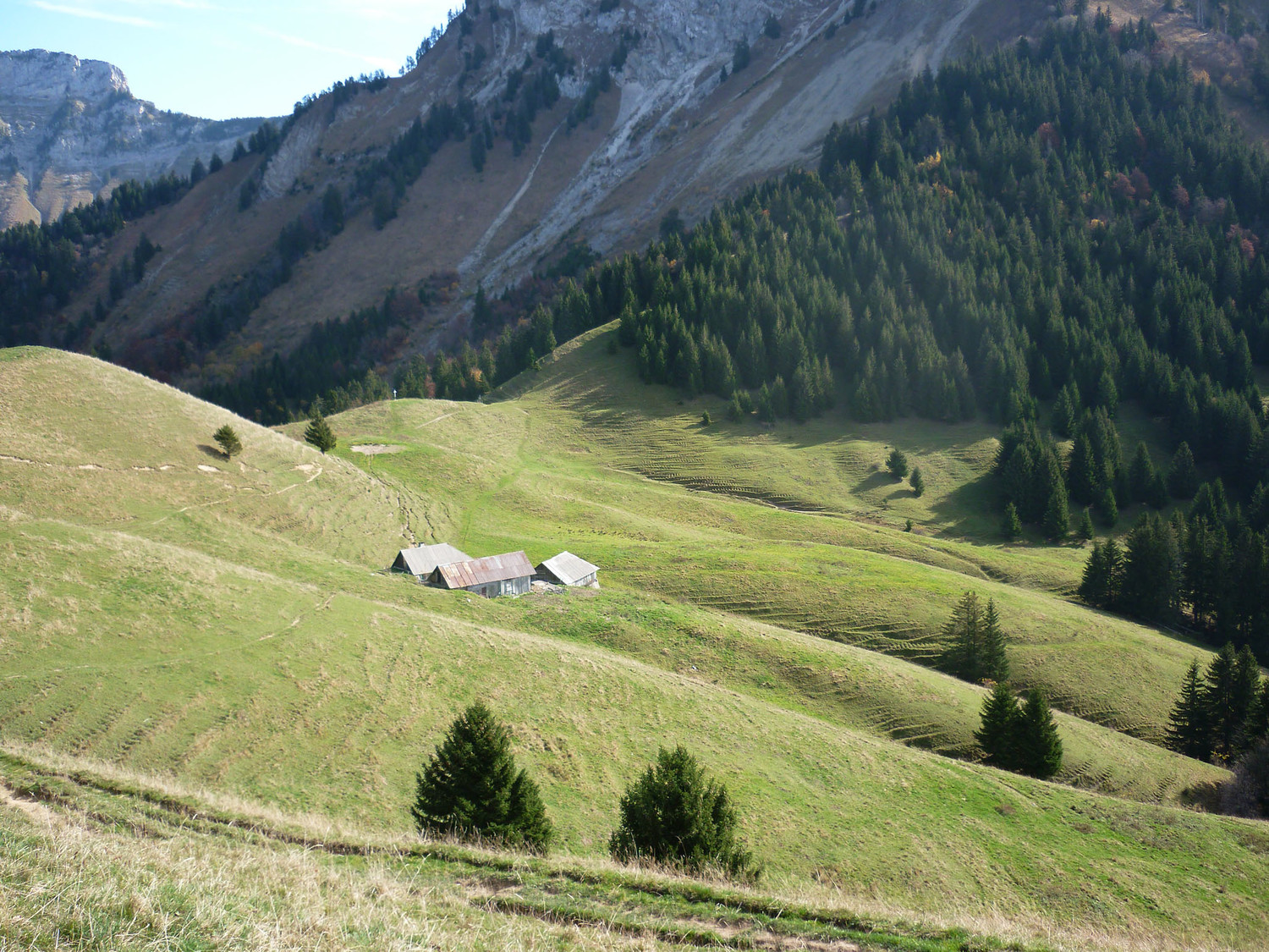 Depuis la montée au Pas de l'Aulp, Col des Nantets et chalets éponymes