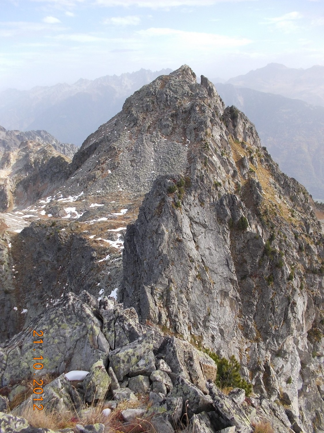Sommet 2ème Dame (1ère Dame en arrière plan : se descend en rappel)