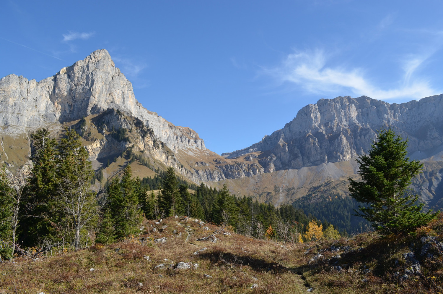 Tête de Lassy - la Croix de Fer, le passage de Monthieu et le Colonney