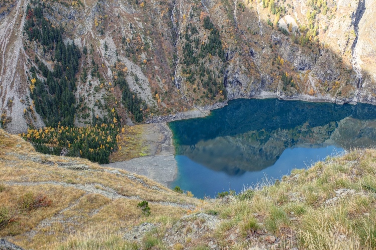 Lac du Lauvitel et la "plage" de la réserve intégrale