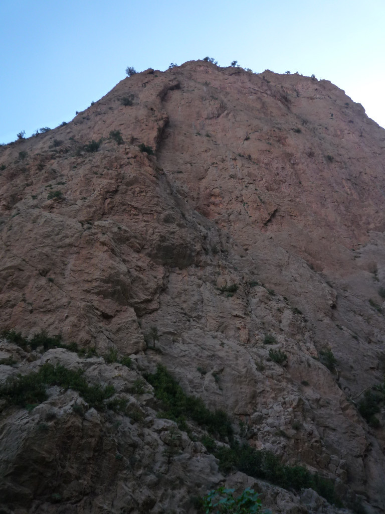 Un bout de la paroi des sources avec le beau dièdre "d'Aïcha"