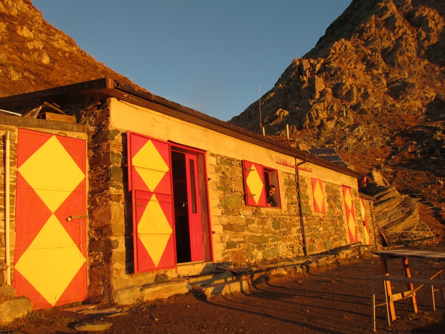 Séminaire d'automne dans le Queyras - Le soleil se lève sur le refuge Nino Soardi