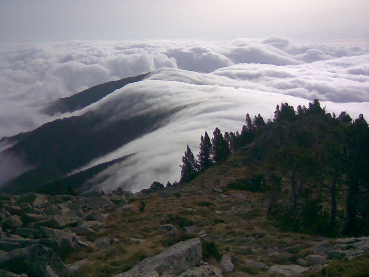 Ondulation des nuages sous le soleil