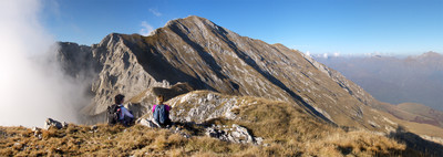 vetta dello Zucco dei Chignoli; si contempla, verso il tramonto, la Grigna.... vetta dello Zucco dei Chignoli; si contempla, verso il tramonto, la Grigna....