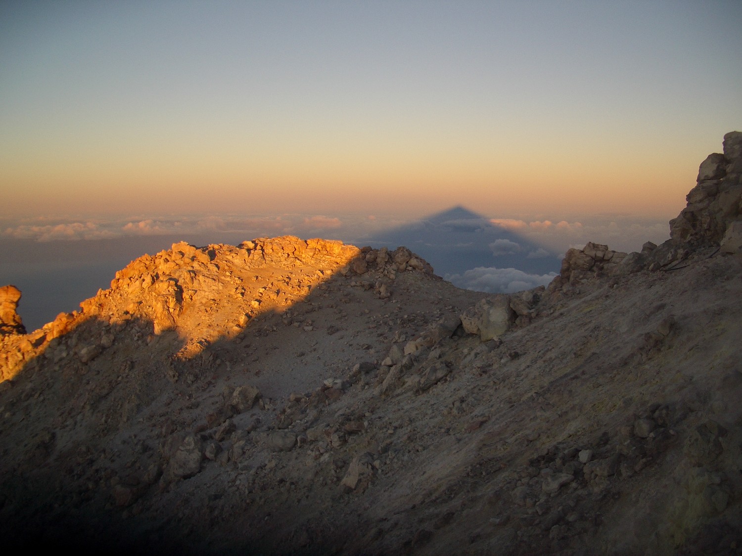 Ombre du Teide sur l'océan