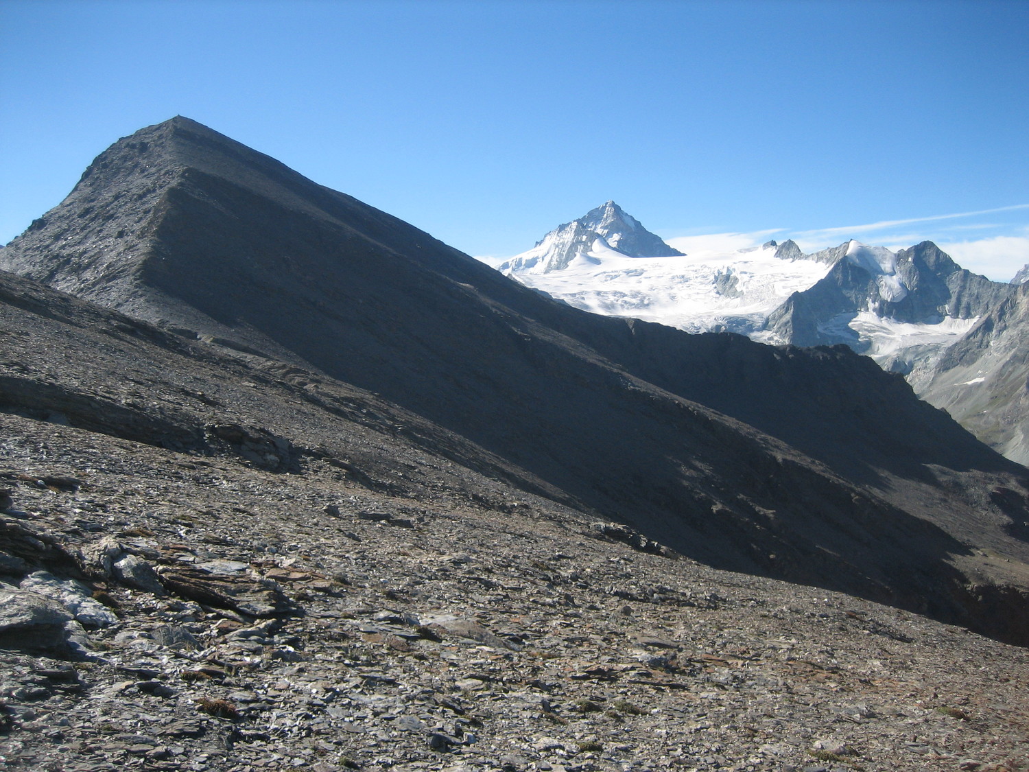 Garde de Bordon : fin de l'arête N, avec la Dent Blanche en fond