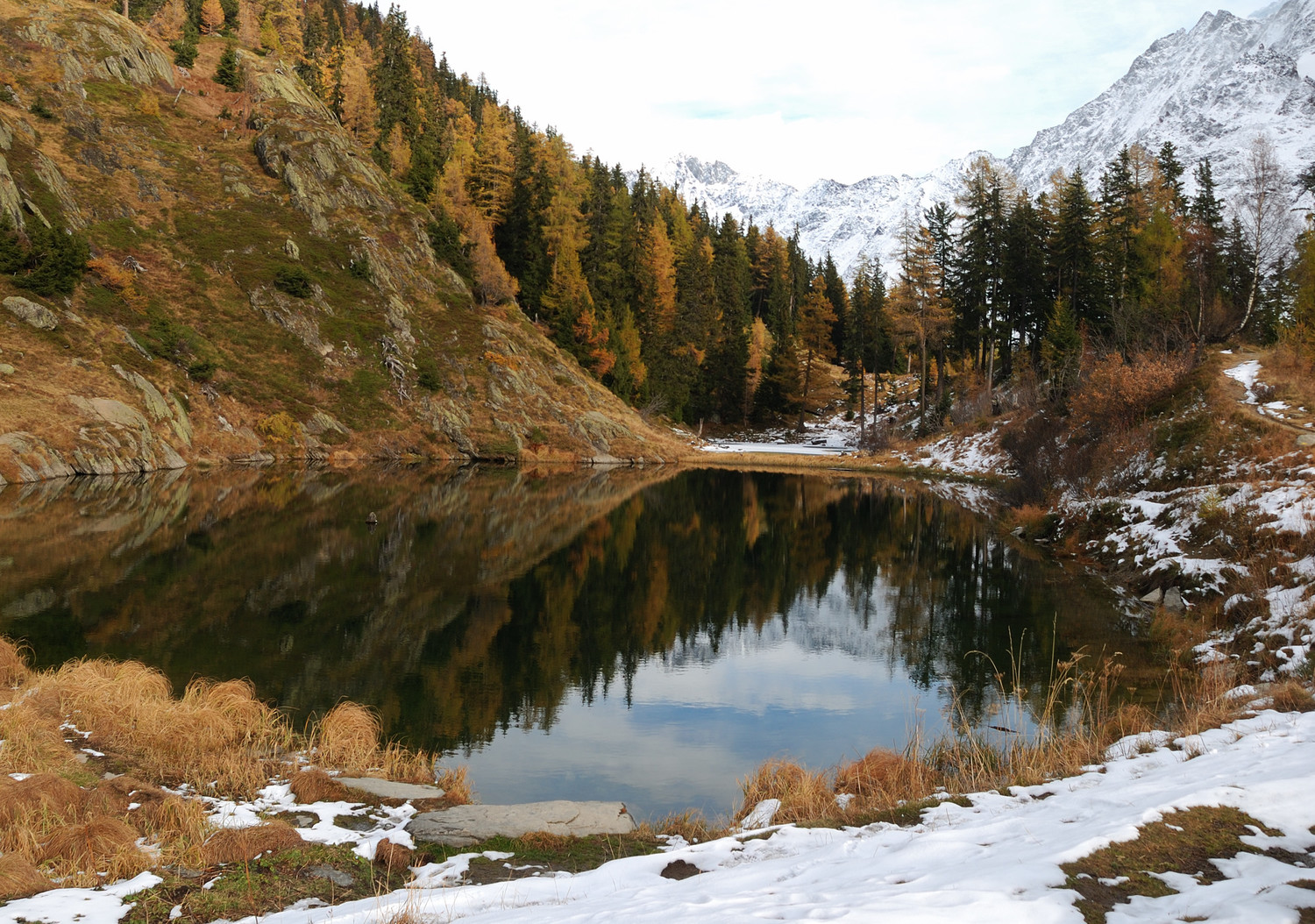 Schwarzsee - ce Lac Noir juste au dessus de Blatten porte bien son nom !