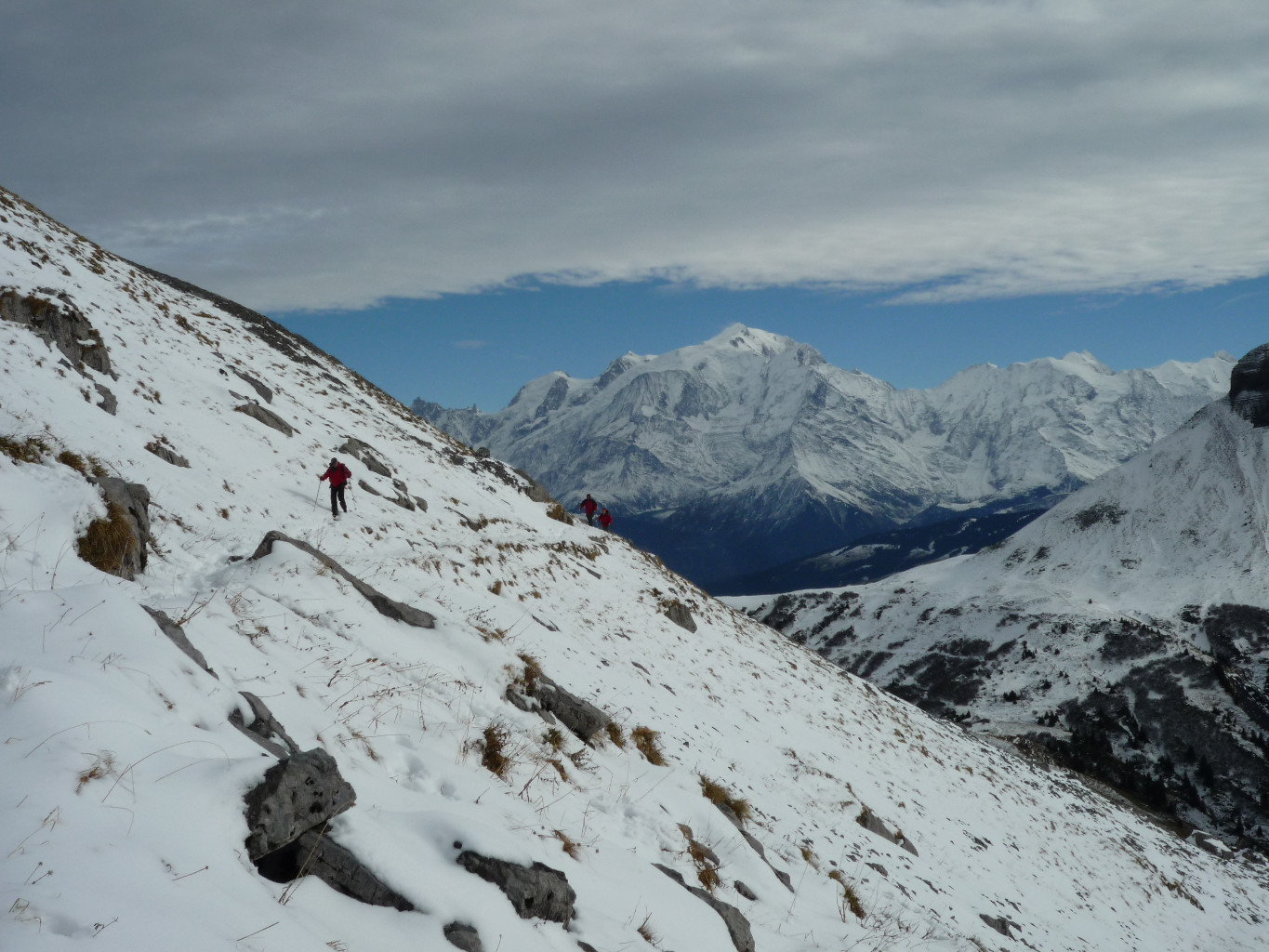 Mont Blanc et hommes rouges