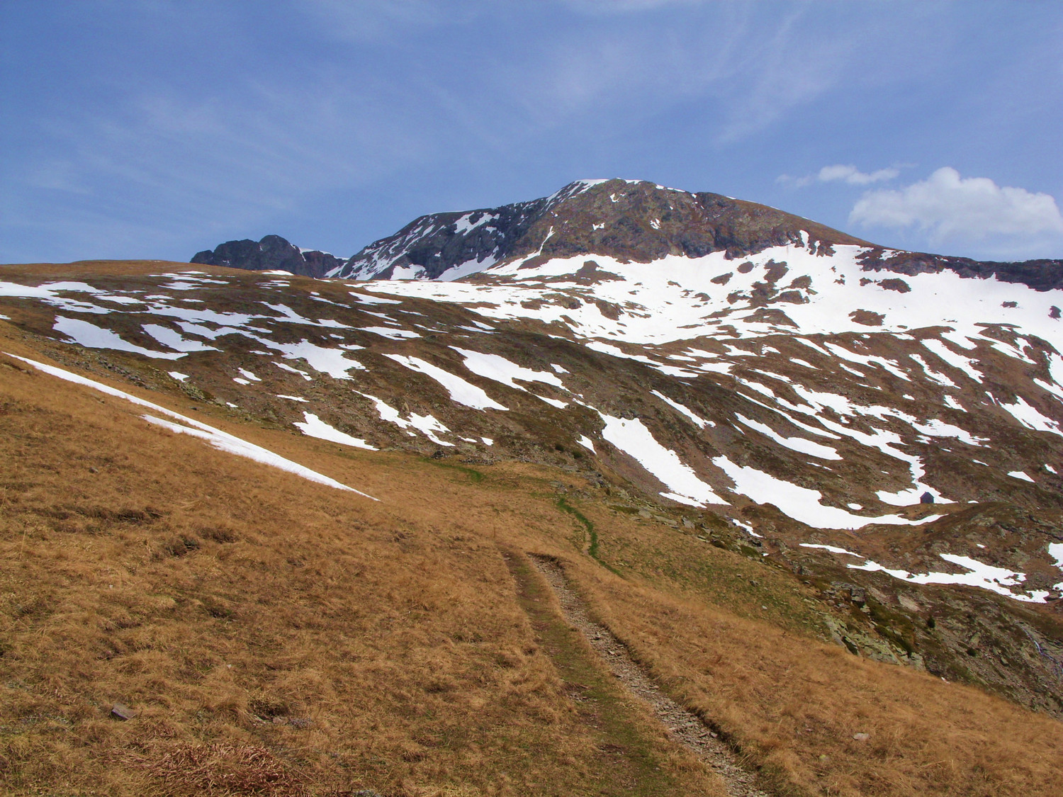 Retour sur le crête de Brouffier, avec le pas de la Mine tout à droite