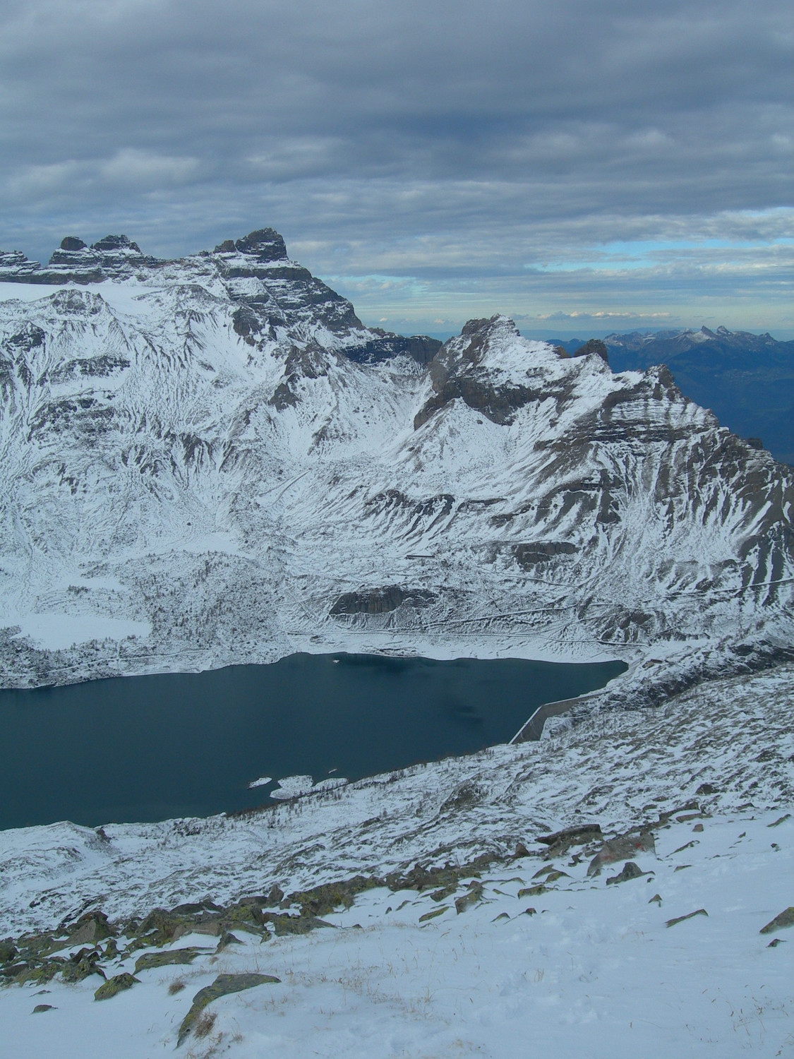 lac de Salanfre au pied des Dents du Midi