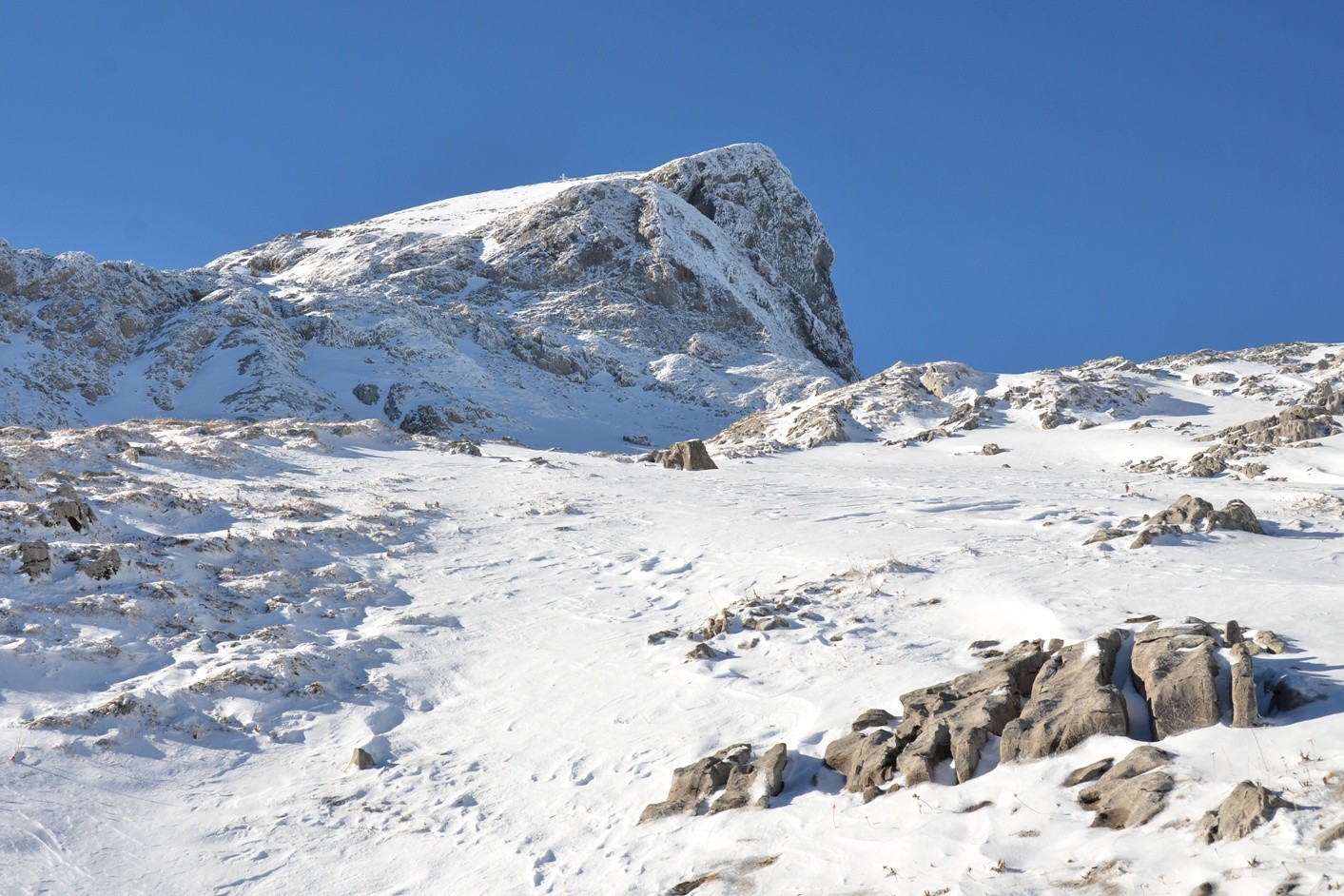 Sommet vu pendant traversée zone lapiaz