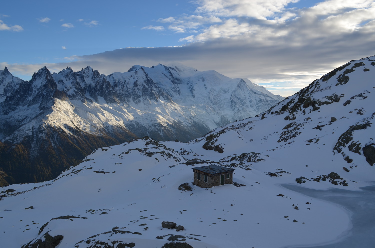 le lac Blanc et la chaîne du Mont-Blanc
