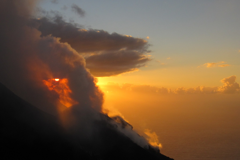 Coucher de soleil au sommet du Stromboli