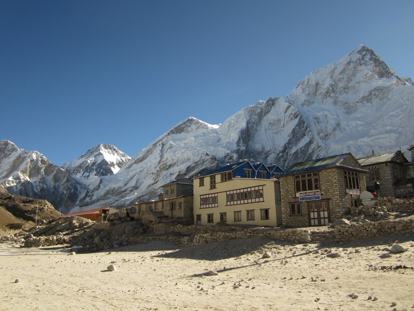 Gorakshep, Nuptse en arrière plan