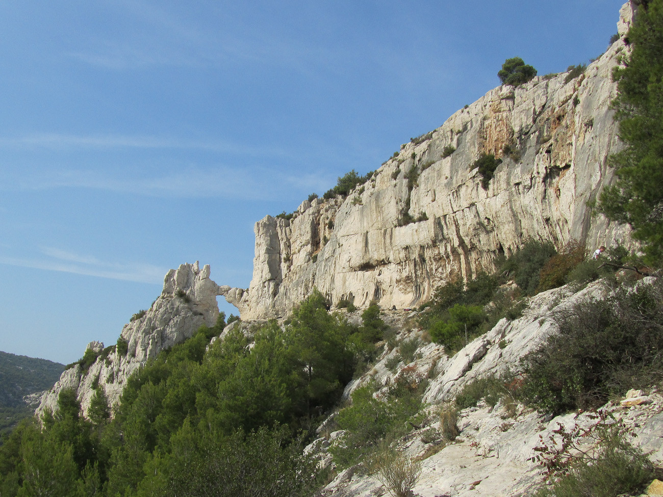 La roche percée - partie gauche du secteur d'escalade
