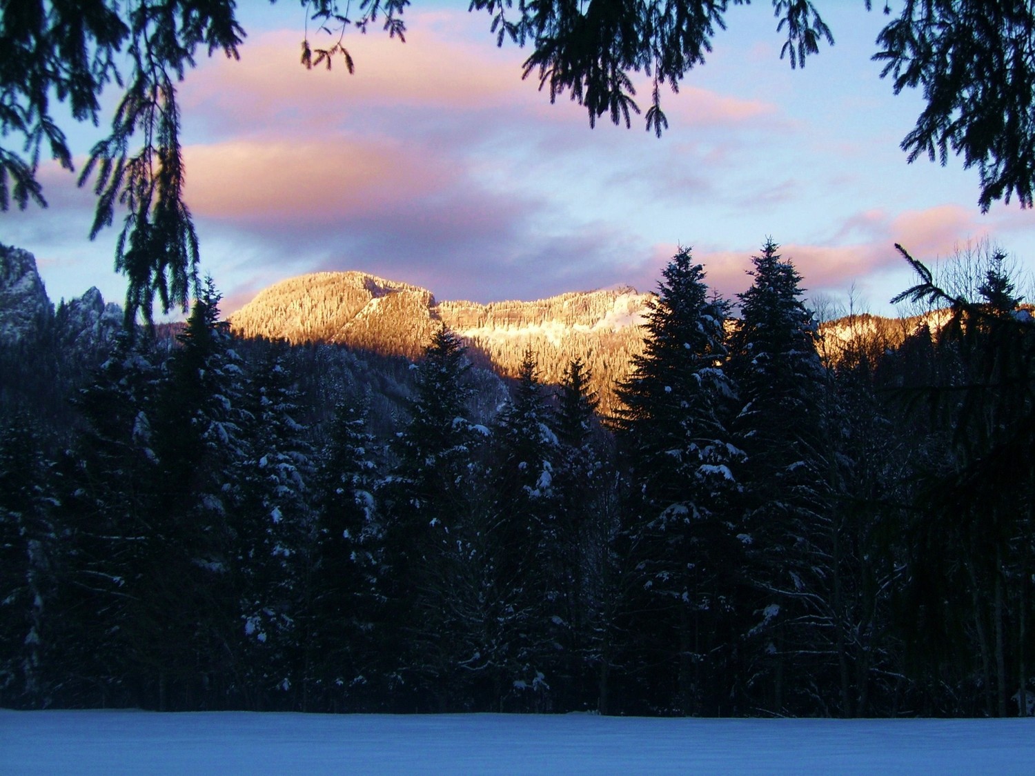 Le soleil réchauffe les montagnes de Chartreuse