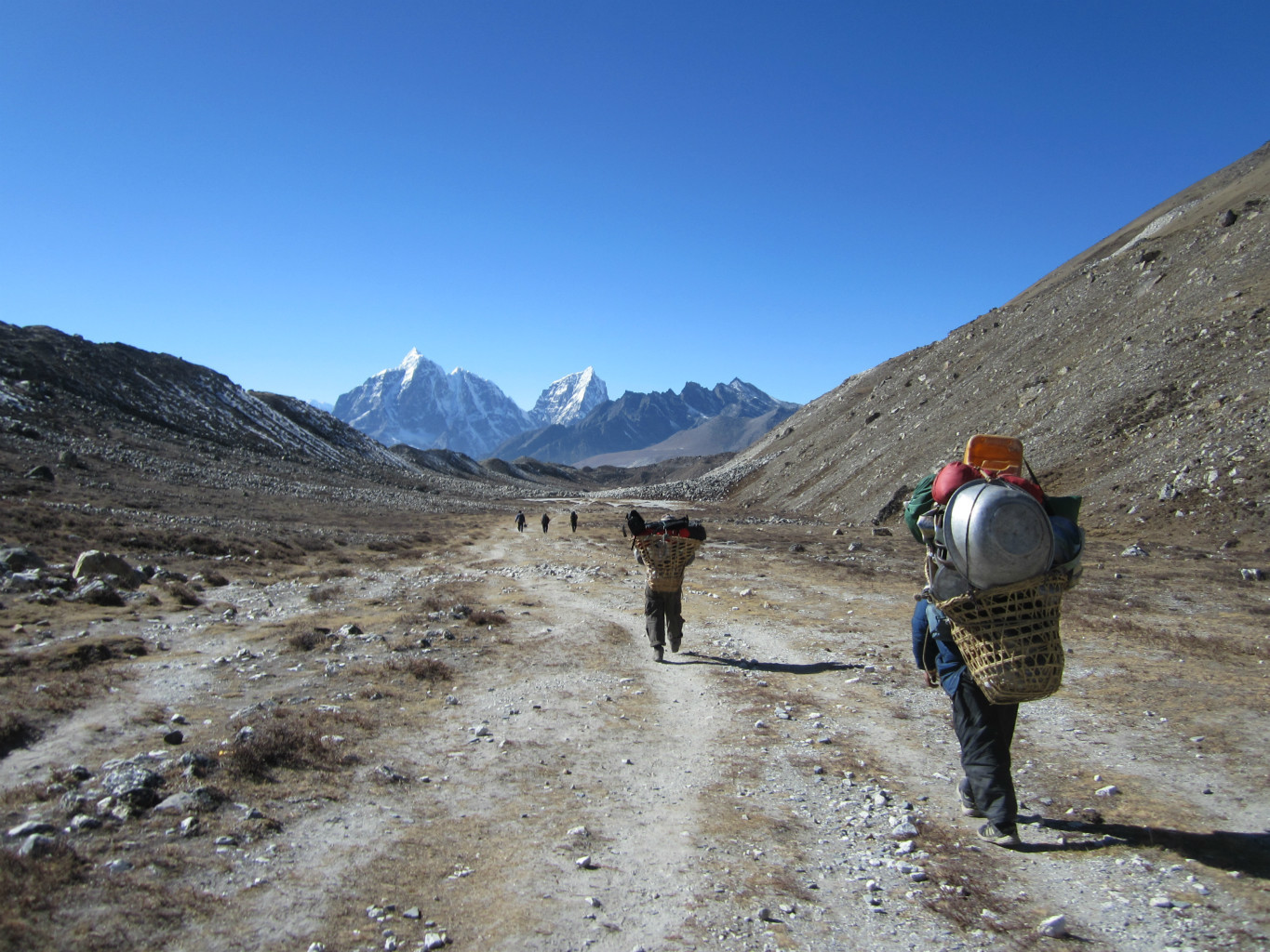 Porteurs de retour vers Chhukung