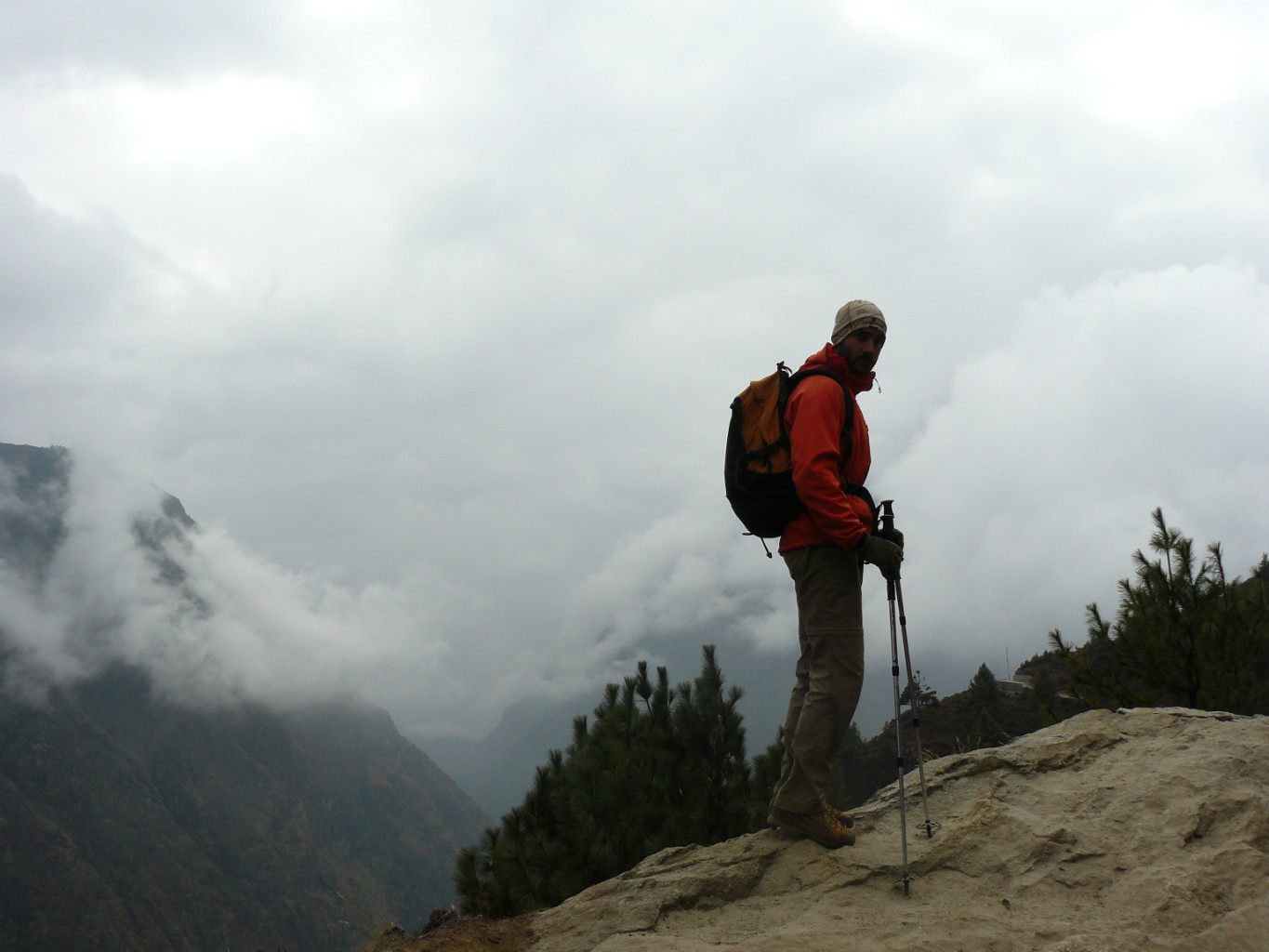 Dans les nuages en chemin vers Namche