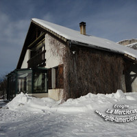        Le gîte poudré de neige                        