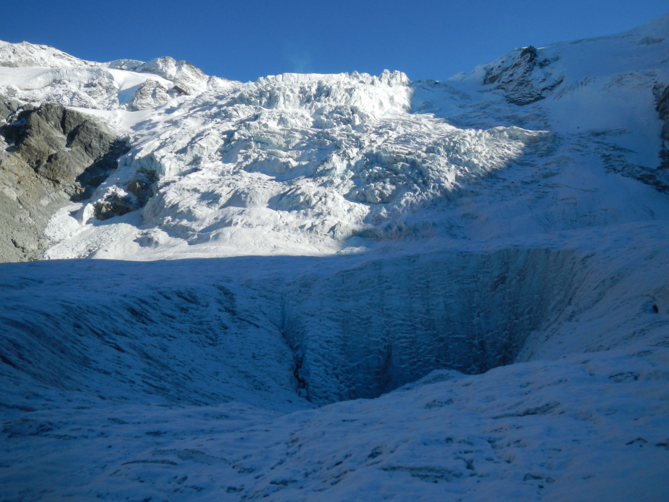 Moulin sur le glacier de Moiry