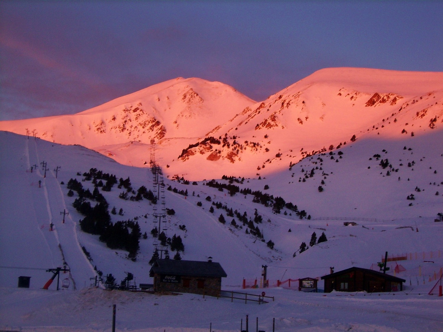 Le Pic du Géant au lever du soleil, depuis la station de Vallter