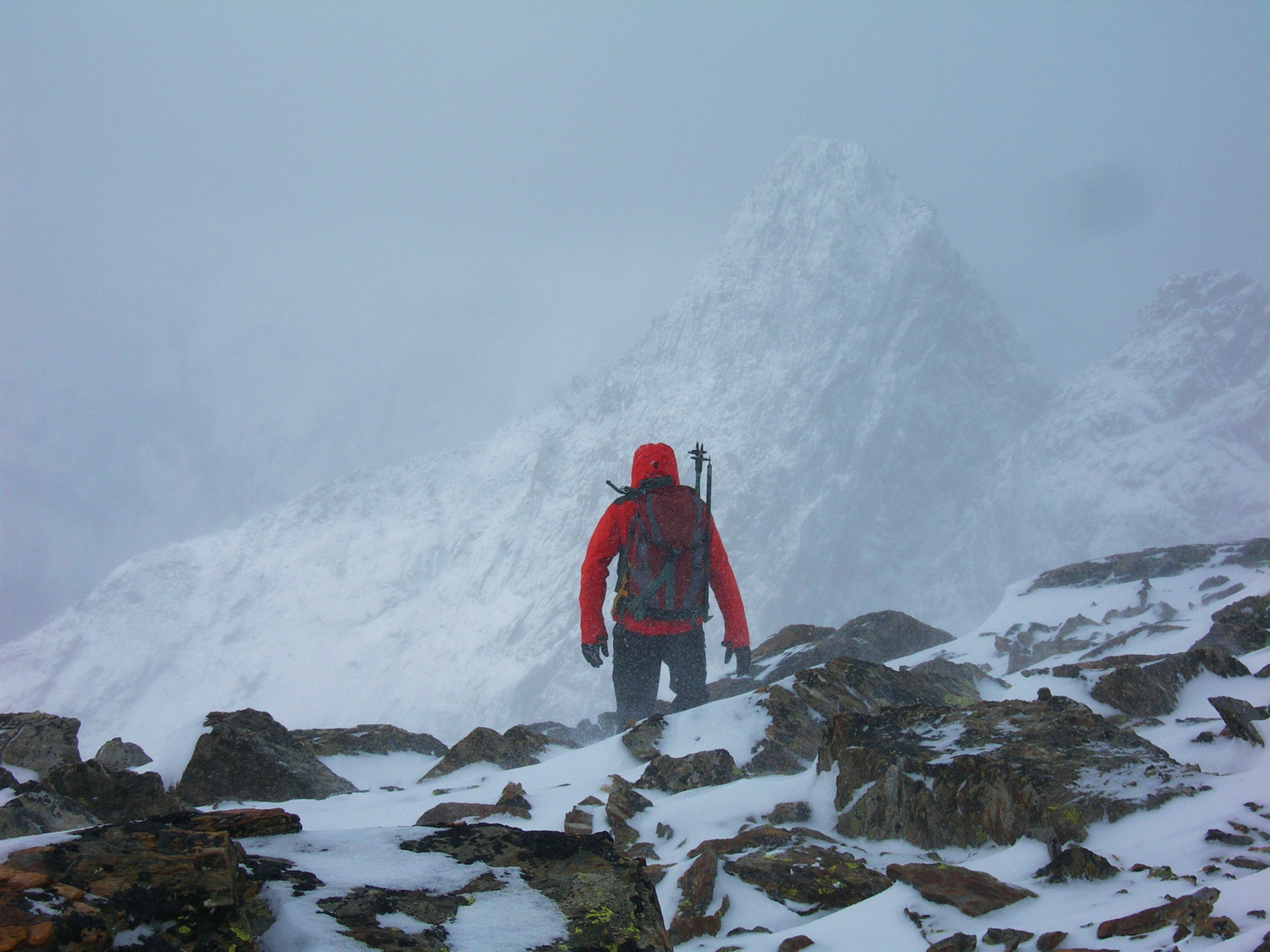 Demi-tour sur l'arête ouest à 3260 mètres