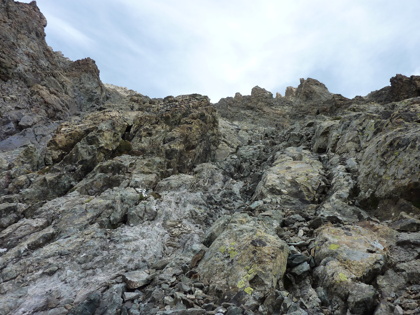 Dans les rochers rouge, un regard vers le haut