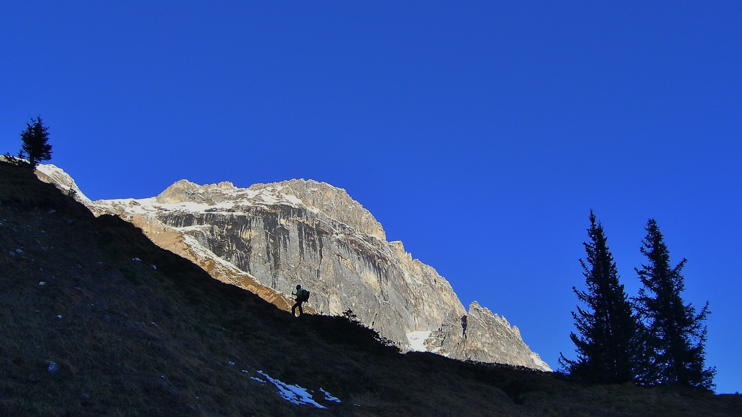 Portetta-C’est parti pour une belle journée. Montée au col des Saulces.