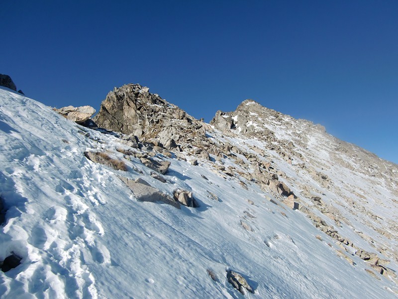 Le sommet depuis l'arête pendant le descente
