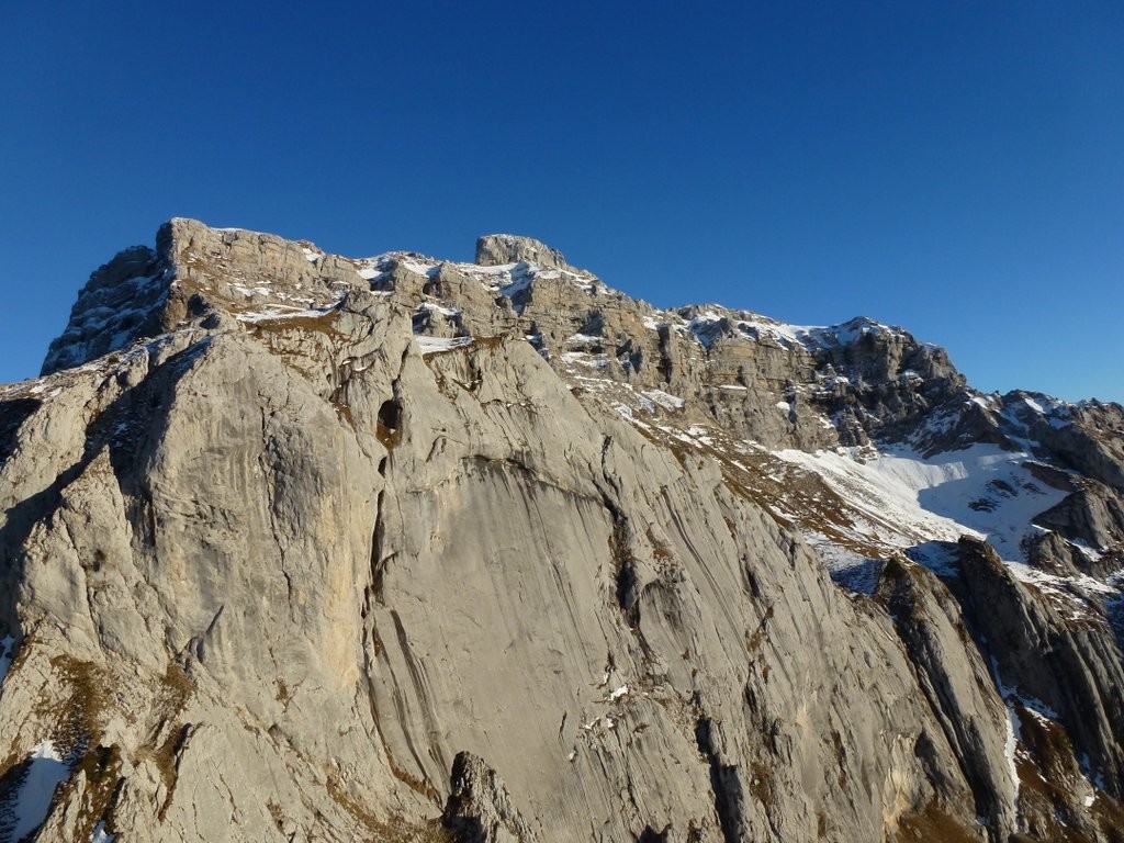 En vol vers les falaises sous le déco