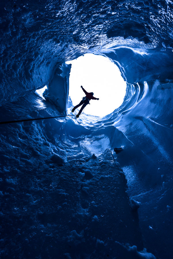 Michka dans un moulin de la mer de glace.